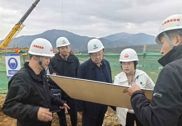 張佩峰調(diào)研督導(dǎo)榆中縣山洪災(zāi)害受損戶安置點(diǎn)建設(shè)推進(jìn)情況